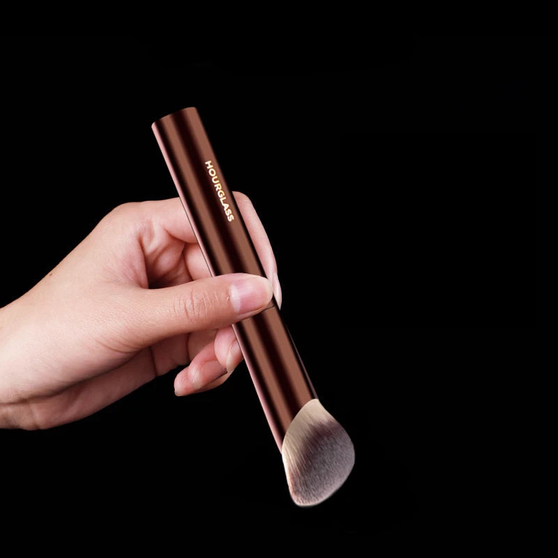 Hourglass No.21 Ambient Soft Glow Foundation Brush – Soft Fiber Face Brush
